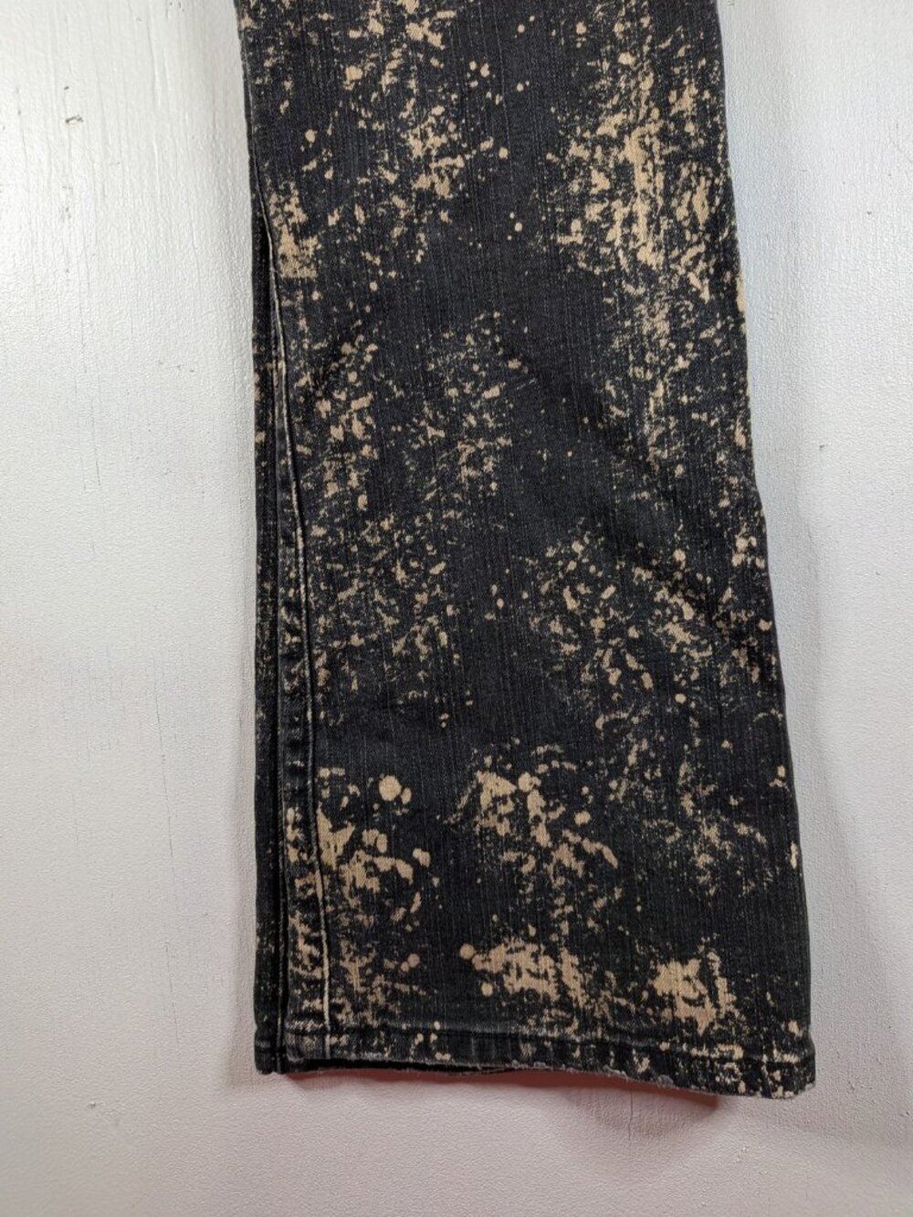 Levi's Custom Bleached Reworked Bootcut Jeans Rhinestone Heart Pocket 26x30 - Picture 6 of 8